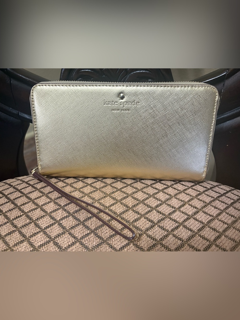 kate spade New York Metallic Gold Wristlet